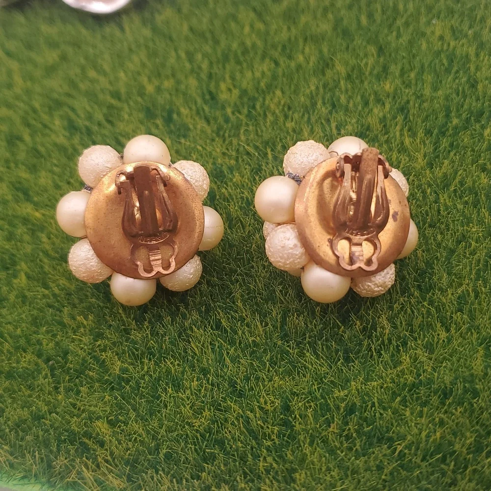 Japan Clip On Elegant Faux Popcorn Pearl Cluster Earrings E922